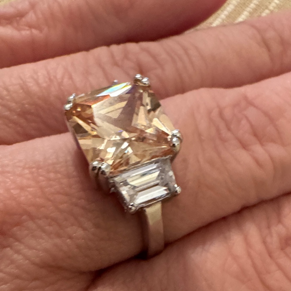 Stunning Silver and Gold-Toned Ring